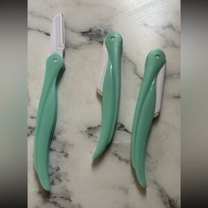 Foldable face/eyebrow razors